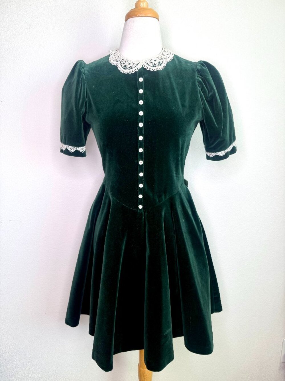 Pleasant Company Americal Girl Molly Christmas Dress EverGreen Velvet Lace AGD
